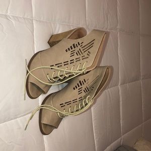 Beige heels